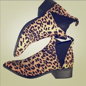 NEW** Leopard print pointed shoes